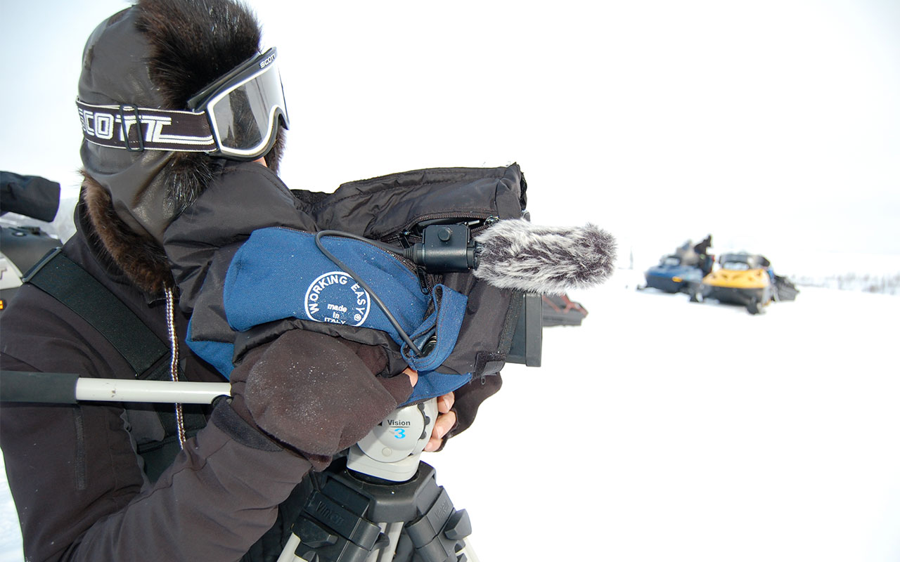 Cameramen on snow with workyngeasy branded cover