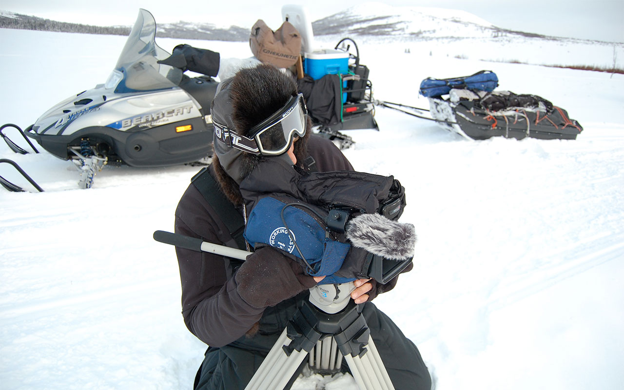 Cameramen on snow with workyngeasy branded cover